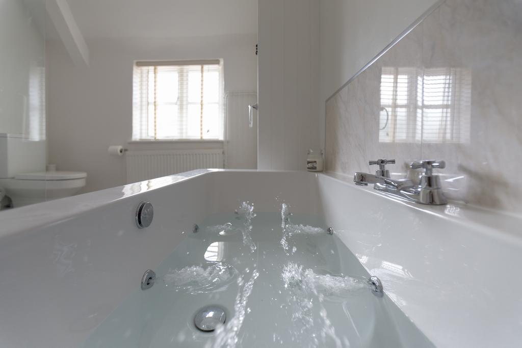 Blue Bell Cottage Оллертон Номер фото